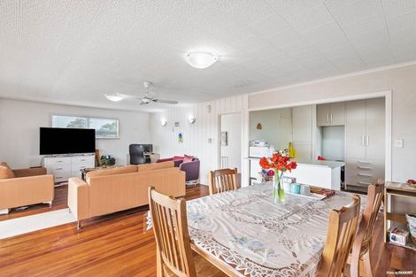 Photo of property in 12 School Road, Te Atatu South, Auckland, 0610