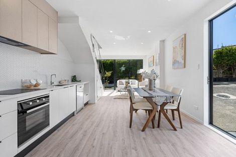 Photo of property in 2/10 Hutchinsons Road, Bucklands Beach, Auckland, 2014