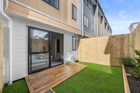 Photo of property in 8/6 Robertson Road, Ranui, Auckland, 0612