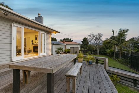 Photo of property in 2 Hughes Terrace, Te Atatu Peninsula, Auckland, 0610