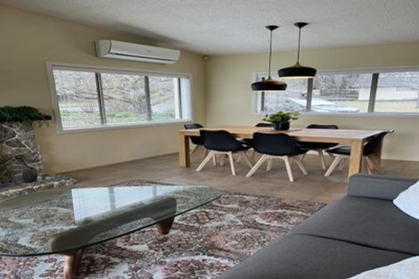 Photo of property in 261 Beacon Point Road, Wanaka, 9305