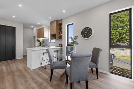 Photo of property in 50 Sandgate Avenue, Botany Downs, Auckland, 2010