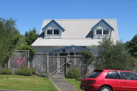 Photo of property in 2/17 Tobruk Crescent, Milford, Auckland, 0620