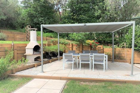 Photo of property in 21 Pohutukawa Avenue, Red Beach, 0932