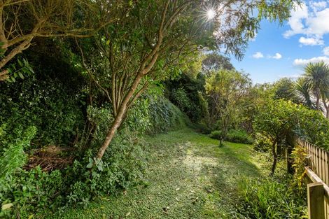 Photo of property in 25 Churton Drive, Churton Park, Wellington, 6037