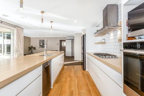 Photo of property in 86 Queen Charlotte Drive, Aotea, Porirua, 5024