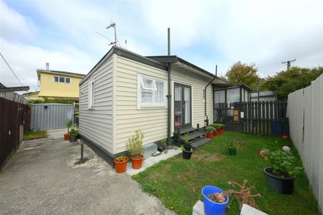 Photo of property in 32 Mackworth Street, Woolston, Christchurch, 8062