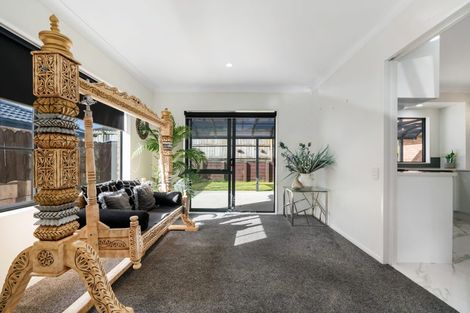 Photo of property in 82 Hillwell Drive, Henderson, Auckland, 0612