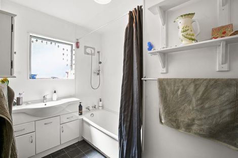 Photo of property in 7 Tahurangi Place, Spotswood, New Plymouth, 4310