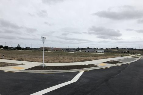 Photo of property in 35 Hayfield Way, Karaka, Papakura, 2113