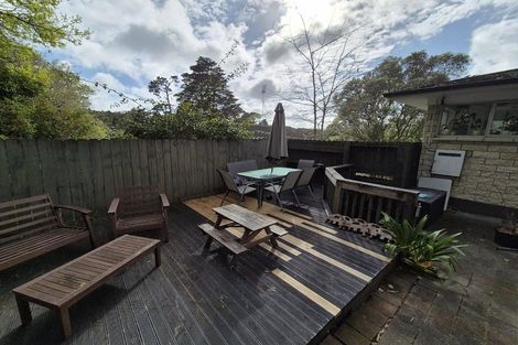 Photo of property in 2/12 Mahuta Grove, Northcote, Auckland, 0627
