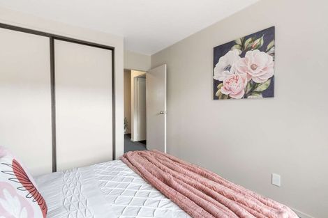 Photo of property in 37 Karnak Crescent, Russley, Christchurch, 8042