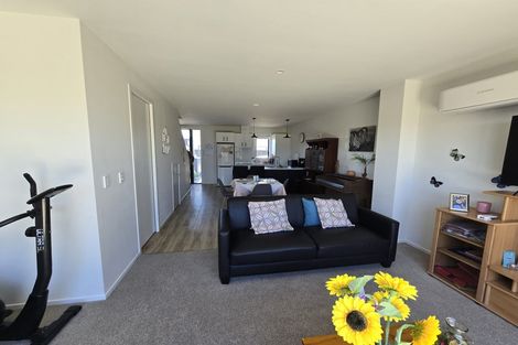 Photo of property in 21 Pipi Place, Levin, 5510