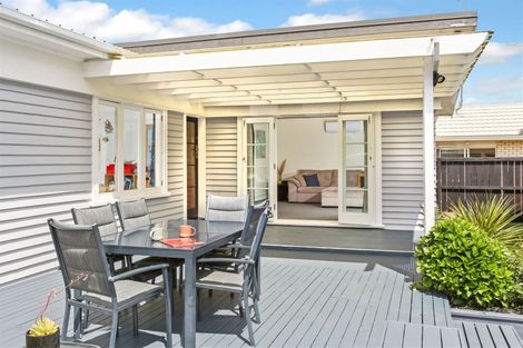 Photo of property in 22 Laurie Avenue, Papakura, 2110