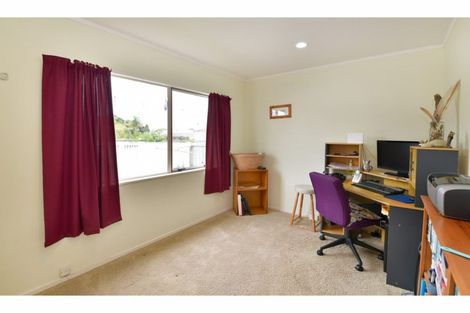 Photo of property in 14 Nickell Place, Orewa, 0931