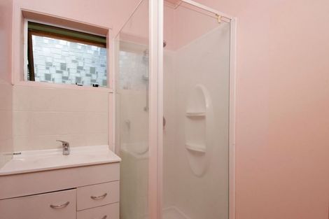 Photo of property in 1/14 Battle Place, Glenfield, Auckland, 0629