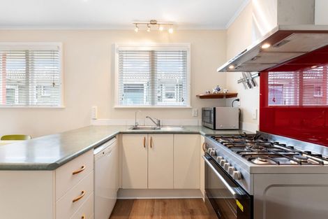 Photo of property in 1/625 Beach Road, Rothesay Bay, Auckland, 0630