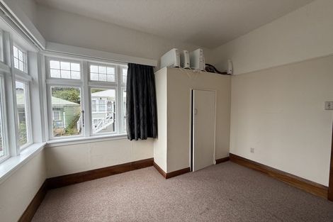 Photo of property in 8 Rixon Grove, Mount Victoria, Wellington, 6011