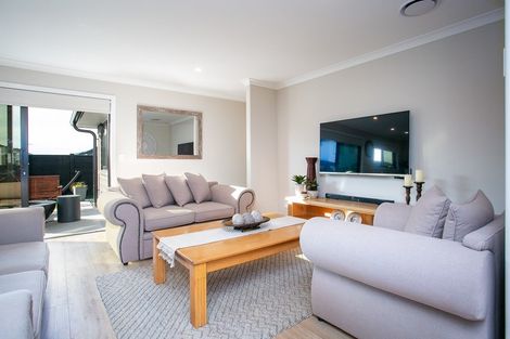 Photo of property in 18d Rose Leigh Drive, Cambridge, 3434