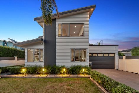 Photo of property in 18 Ridge Road, Waiake, Auckland, 0630