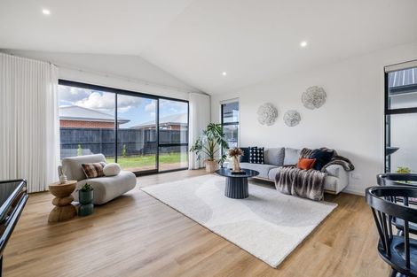 Photo of property in 10 Crosado Place, Rolleston, 7614