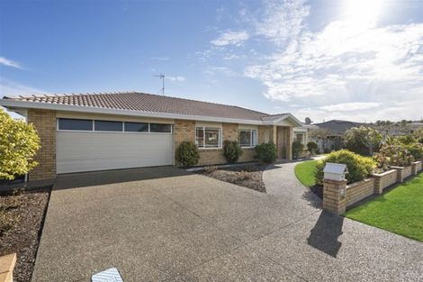 Photo of property in 156 Lakeside Drive, Orewa, 0931