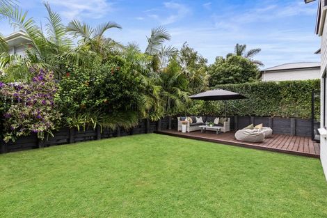 Photo of property in 71a Neil Avenue, Te Atatu Peninsula, Auckland, 0610
