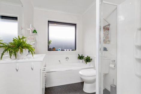 Photo of property in 33 Limbrick Crescent, Wigram, Christchurch, 8042