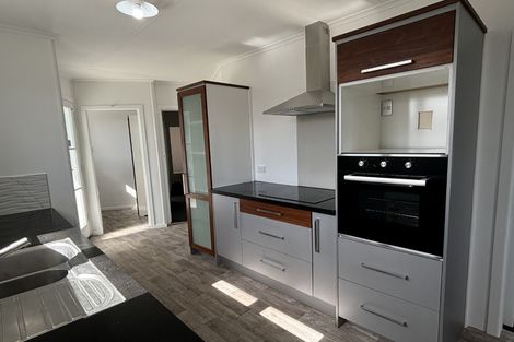 Photo of property in 77 Collins Road, Melville, Hamilton, 3206