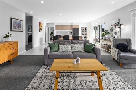 Photo of property in 7 Willow Brook Place, Clive, 4102