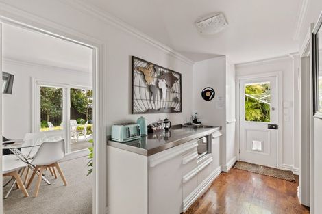 Photo of property in 122 Hine Street, New Plymouth, 4310