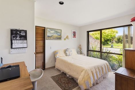 Photo of property in 1 Manu Grove, Waikanae, 5036