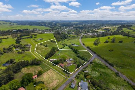 Photo of property in 10 Taha Road, Waimauku, 0881