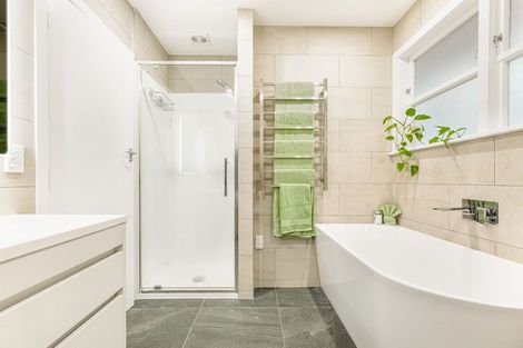 Photo of property in 114a Colwill Road, Massey, Auckland, 0614