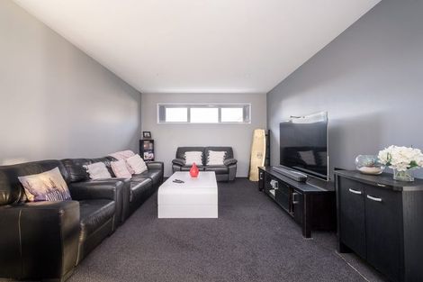 Photo of property in 33 Northmoor Boulevard, Rolleston, 7615