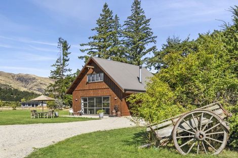Photo of property in 30 Paterson Drive, Hawea Flat, Lake Hawea, 9382