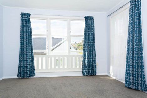 Photo of property in 38 Lyndfield Lane, Newlands, Wellington, 6037