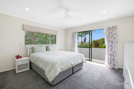 Photo of property in 10 Jacanas Place, Unsworth Heights, Auckland, 0632
