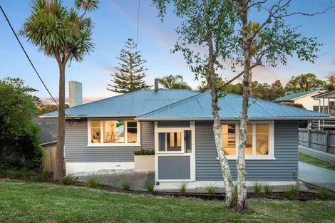 Photo of property in 1/17 Stanley Road, Glenfield, Auckland, 0629