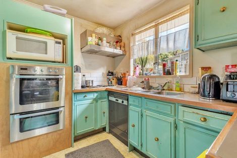 Photo of property in 9 Tahu Crescent, Sunnynook, Auckland, 0620