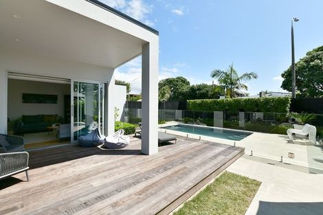 Photo of property in 52 Walton Street, Red Beach, 0932