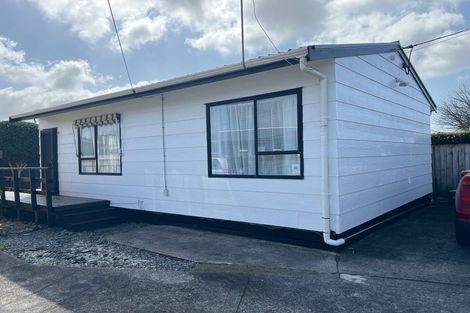 Photo of property in 1 Taikata Road, Te Atatu Peninsula, Auckland, 0610