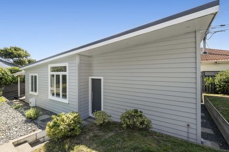 Photo of property in 203 Sutherland Road, Lyall Bay, Wellington, 6022