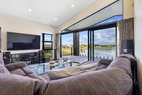 Photo of property in 25 Waitemata Drive, One Tree Point, 0118
