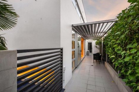 Photo of property in 2/184 Peterborough Street, Christchurch Central, Christchurch, 8013