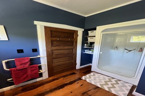 Photo of property in 18 Singers Road, Korokoro, Lower Hutt, 5012