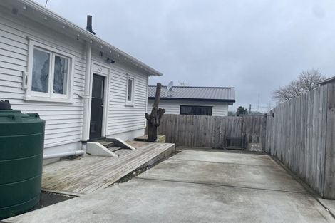 Photo of property in 22 Lincoln Park Avenue, Massey, Auckland, 0614
