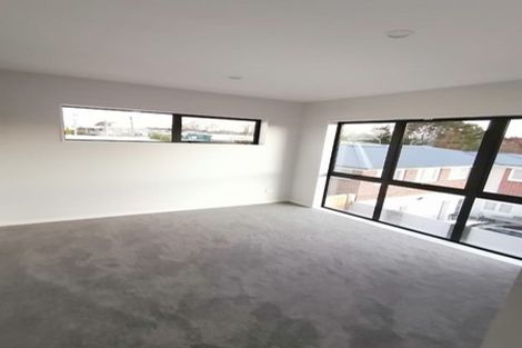 Photo of property in 117a Henderson Valley Road, Henderson, Auckland, 0612