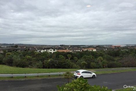 Photo of property in 98 Cyril French Drive, Flat Bush, Auckland, 2016