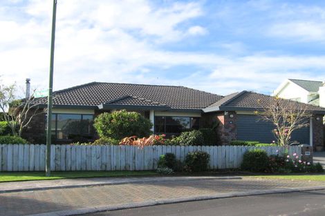 Photo of property in 16 Judd Place, Orewa, 0931